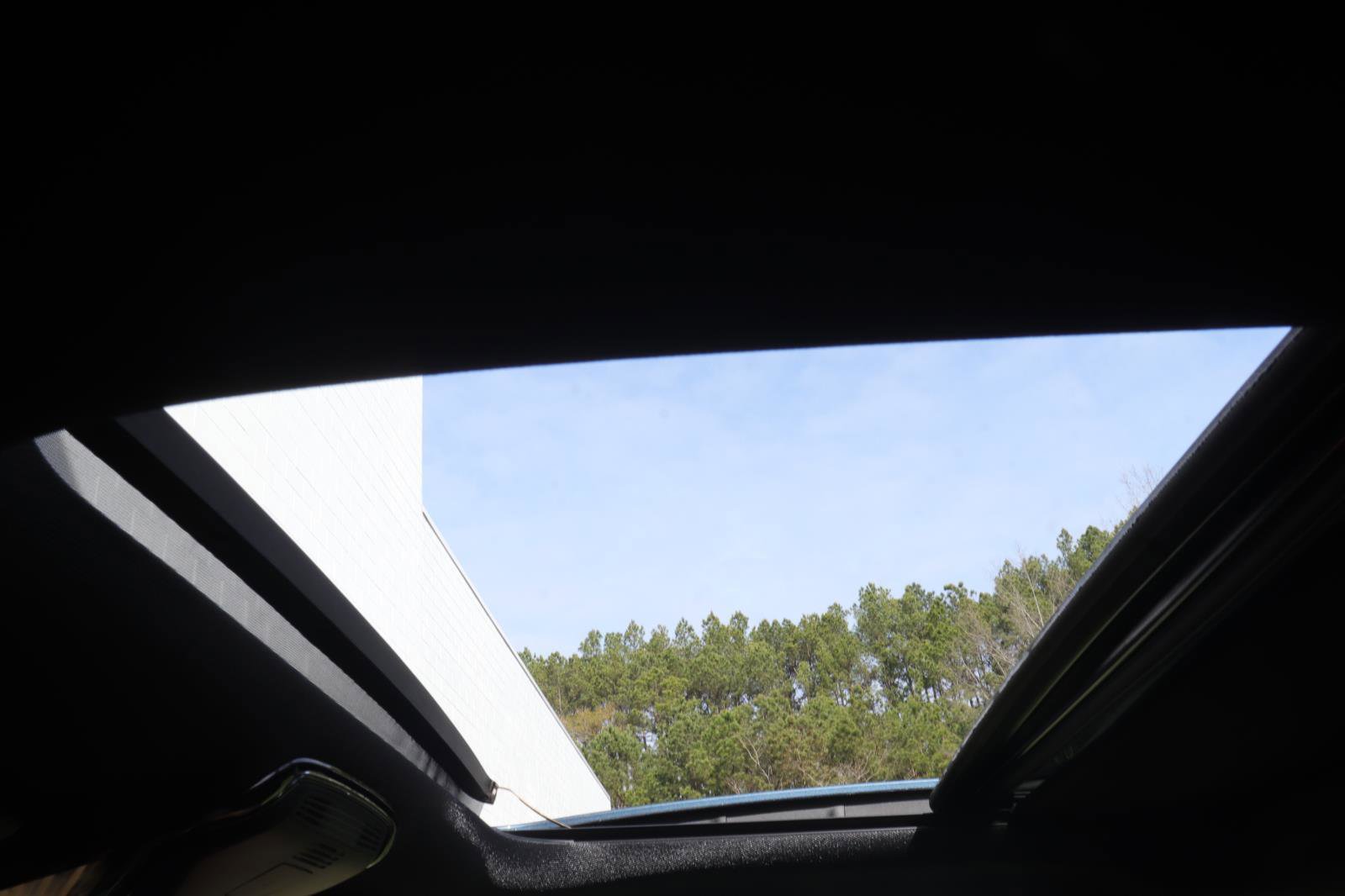 Used 2025 BMW 430i Coupe w/ Convenience Package image 17