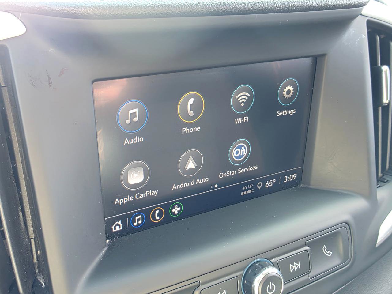 Used 2024 GMC Terrain SLE image 3