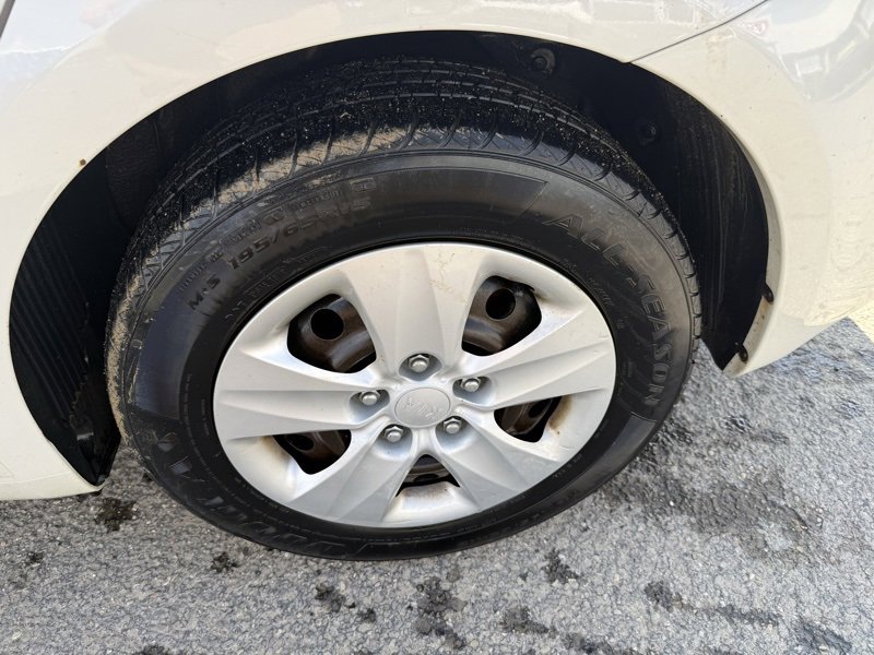 Used 2014 Kia Forte LX image 12