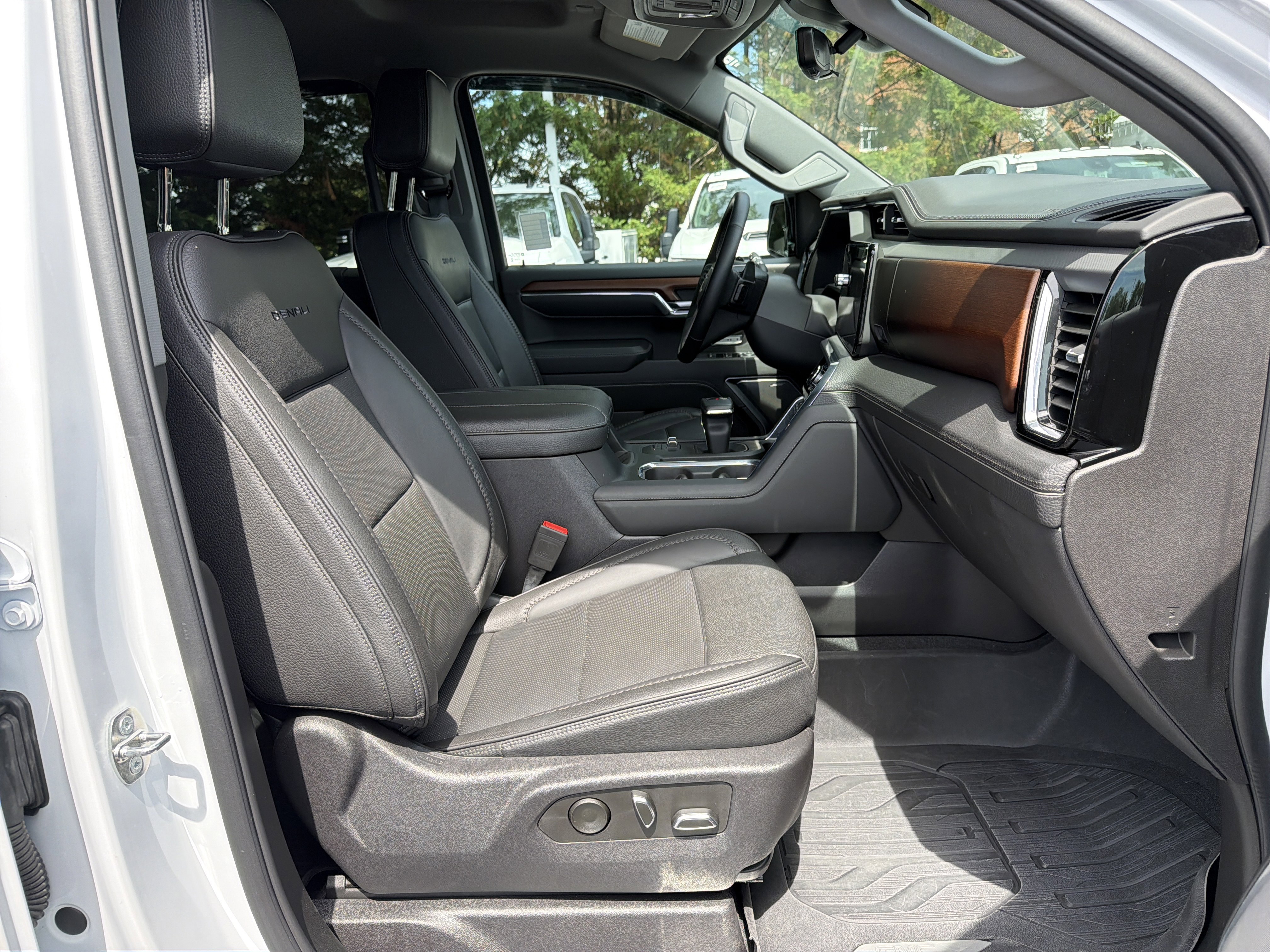 Used 2023 GMC Sierra 1500 Denali w/ Technology Package AWD/4WD image 34
