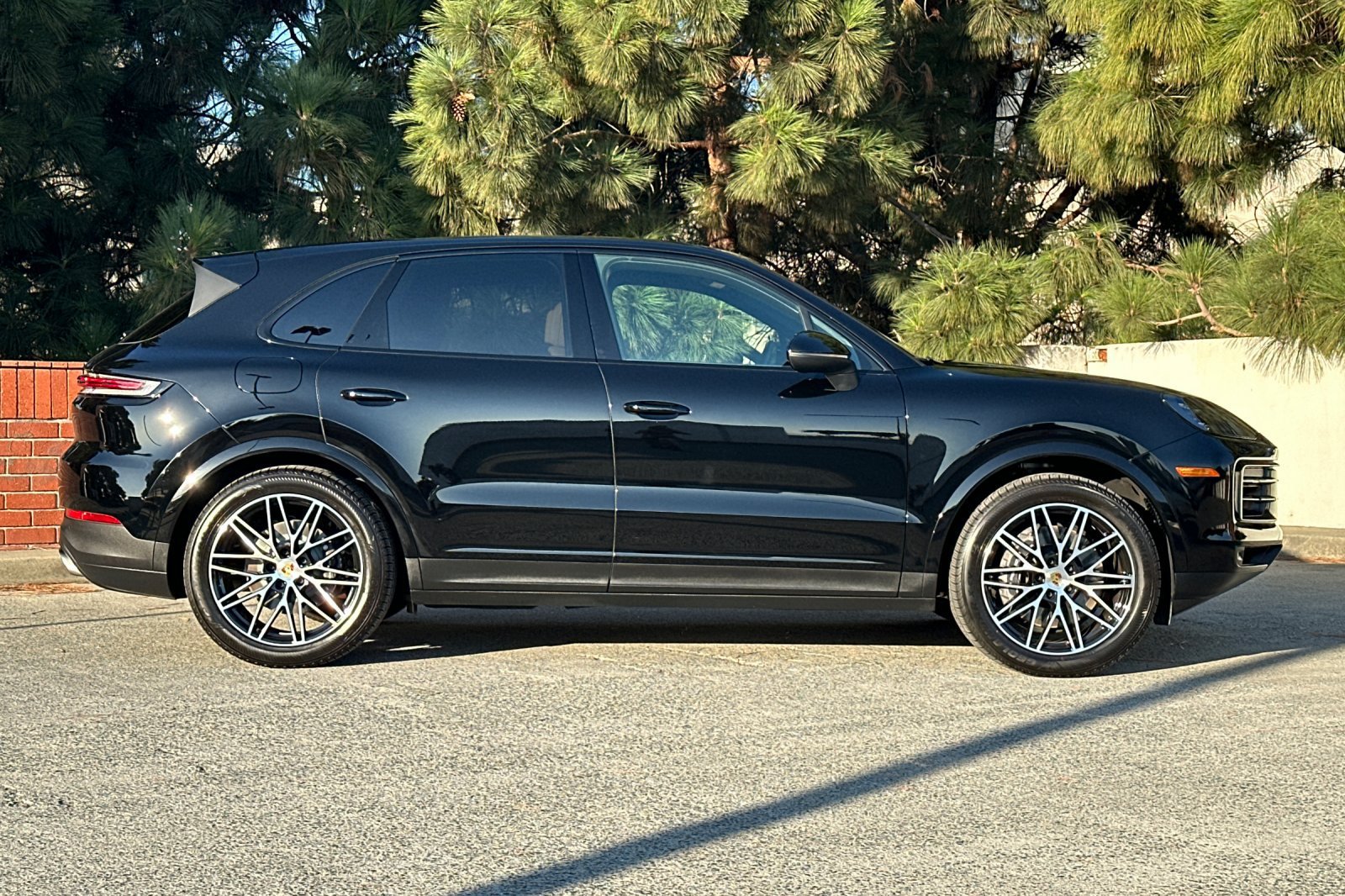 Used 2024 Porsche Cayenne AWD/4WD image 3