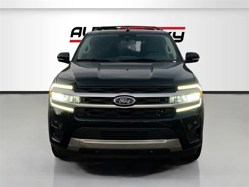 Used 2024 Ford Expedition XLT image 2
