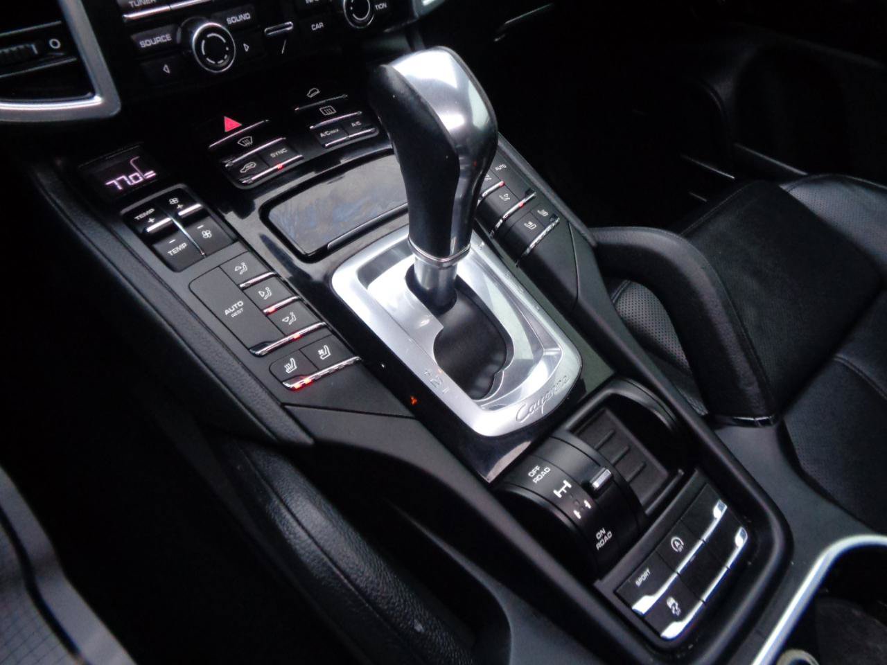 Used 2016 Porsche Cayenne AWD/4WD image 34