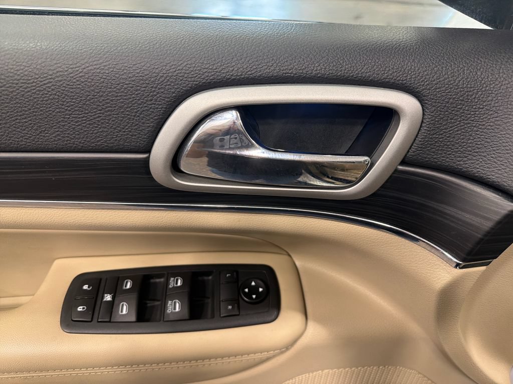 Used 2020 Jeep Grand Cherokee Limited AWD/4WD image 17