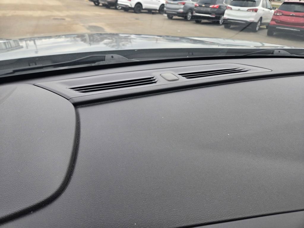 Used 2025 Chevrolet Traverse Z71 image 8