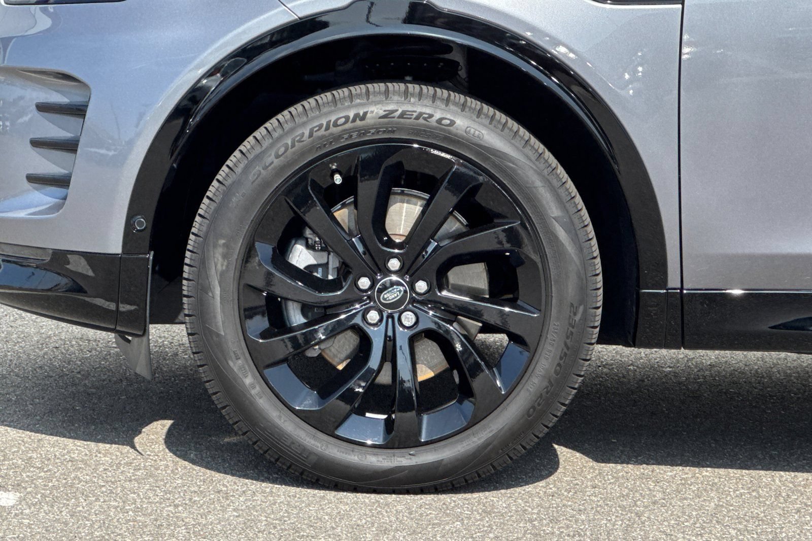 Certified 2025 Land Rover Discovery Sport Dynamic SE AWD/4WD image 33