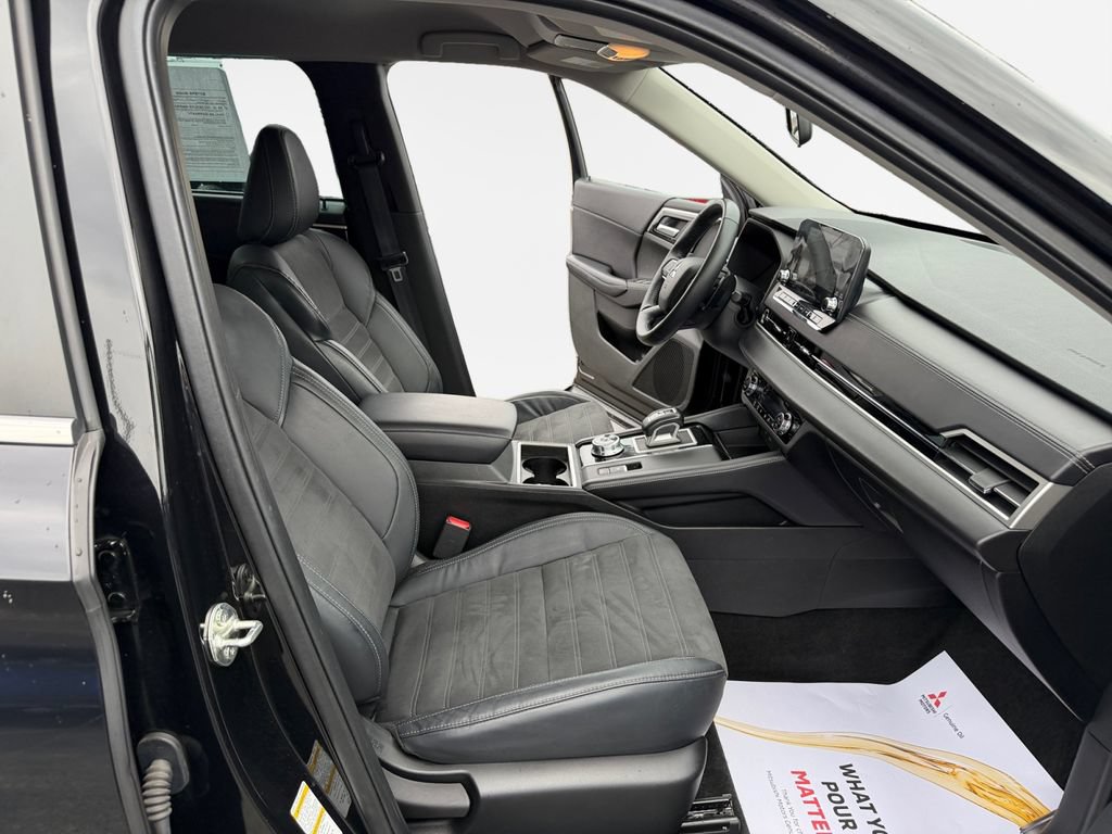 Used 2023 Mitsubishi Outlander SE AWD/4WD image 26