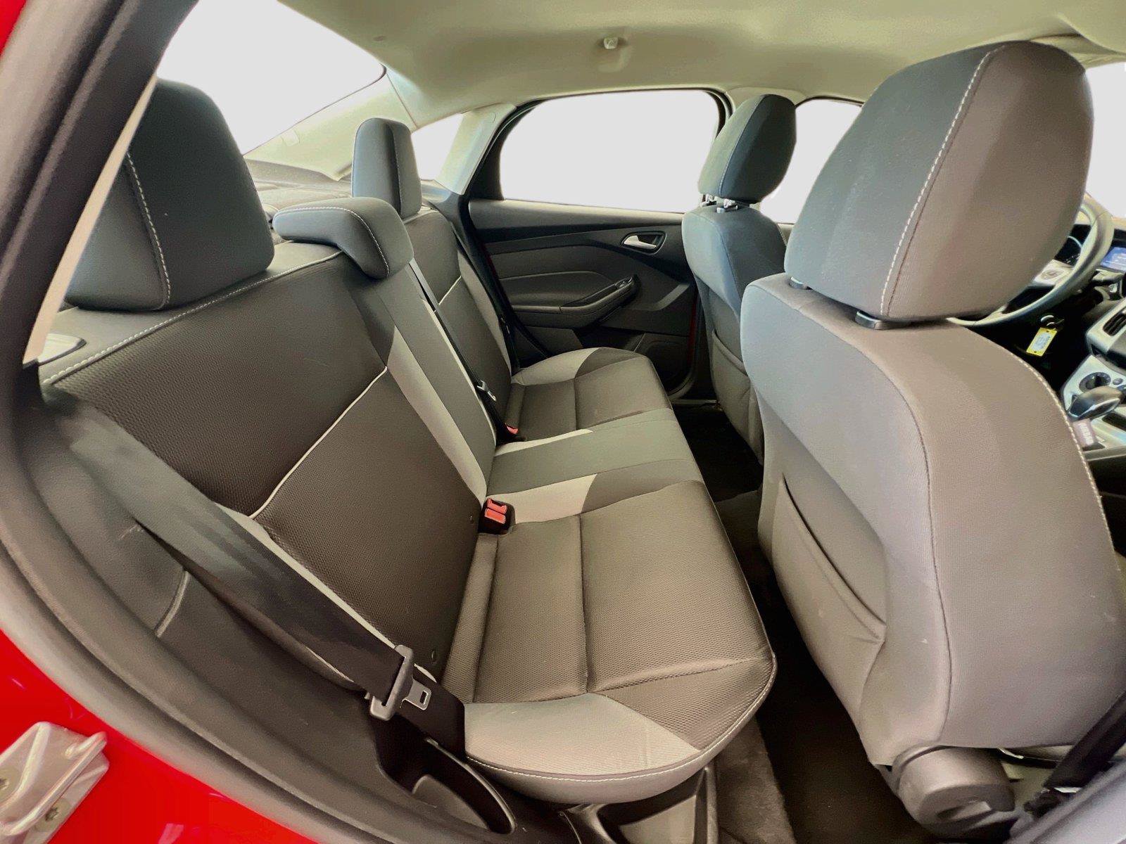 Used 2014 Ford Focus SE w/ SE Winter Package FWD image 23