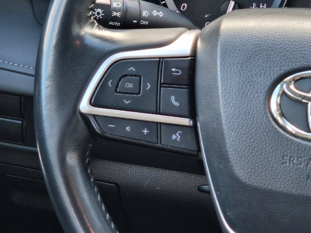 Used 2022 Toyota Highlander XLE AWD/4WD image 14