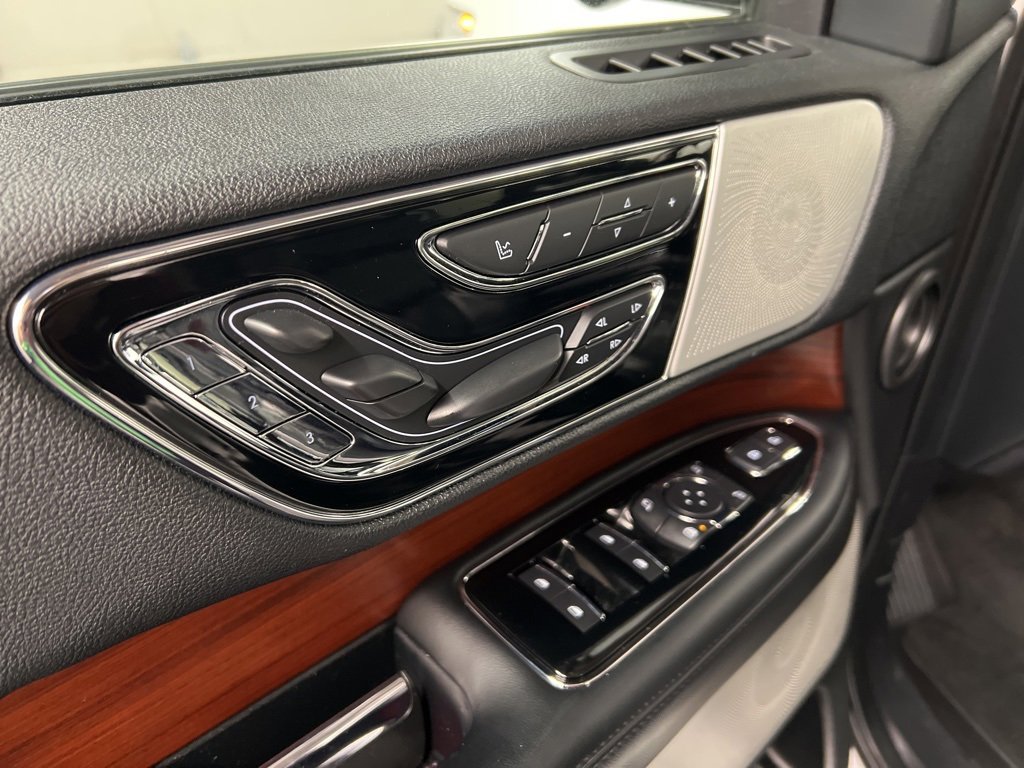 Used 2020 Lincoln Navigator L Reserve w/ Equipment Group 208A Reserve image 30