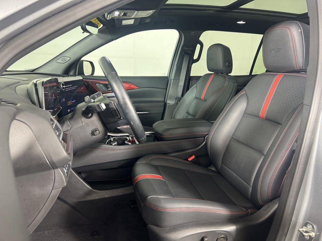 Used 2024 Chevrolet Traverse RS FWD image 6