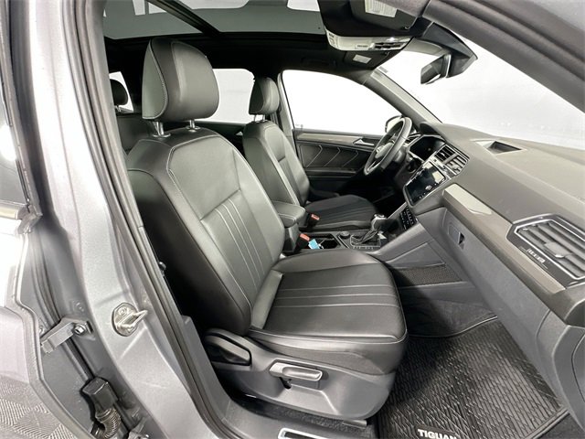 Used 2022 Volkswagen Tiguan SE R-Line image 29