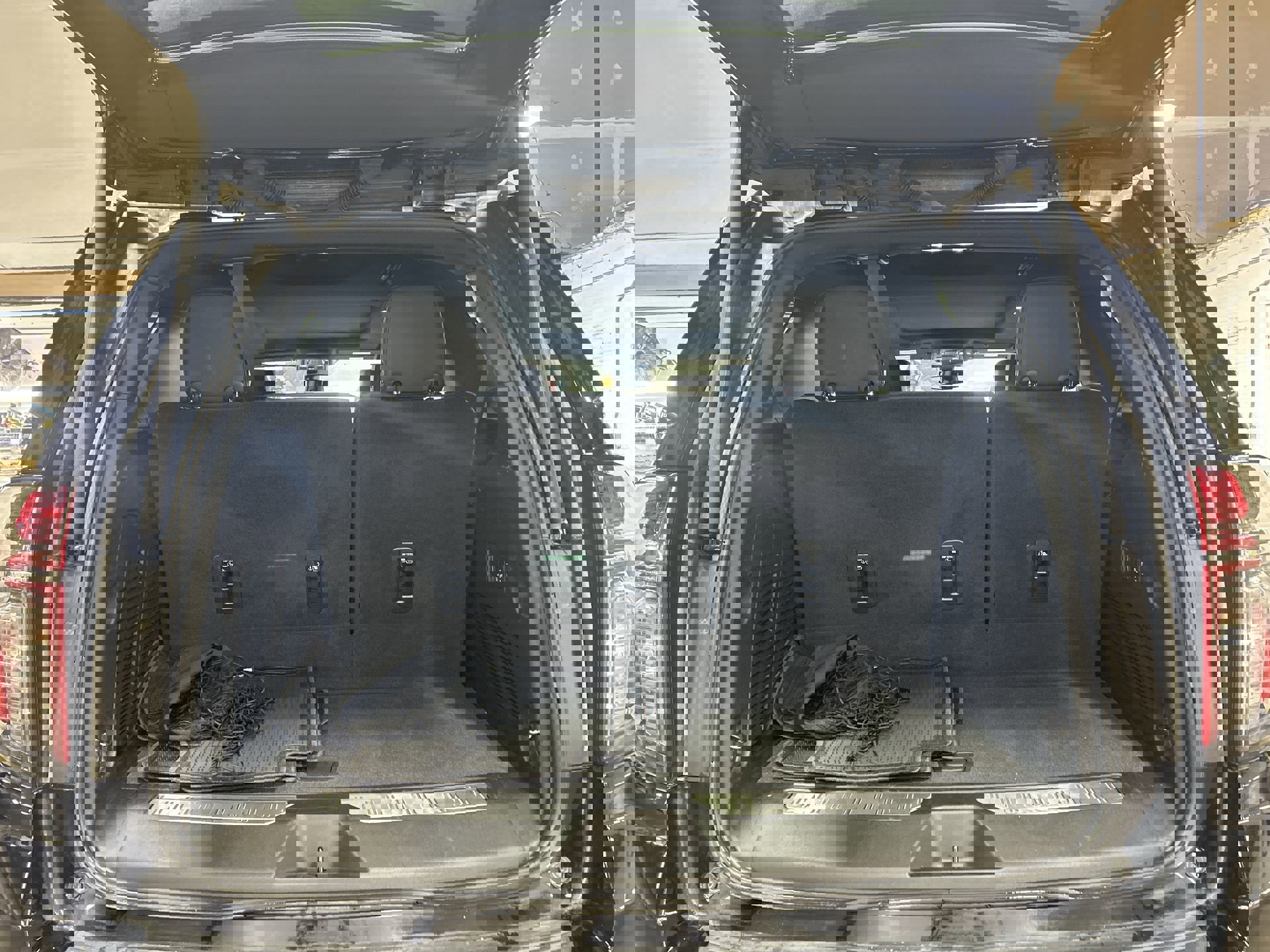 Certified 2023 Chevrolet Tahoe Z71 w/ Luxury Package image 27