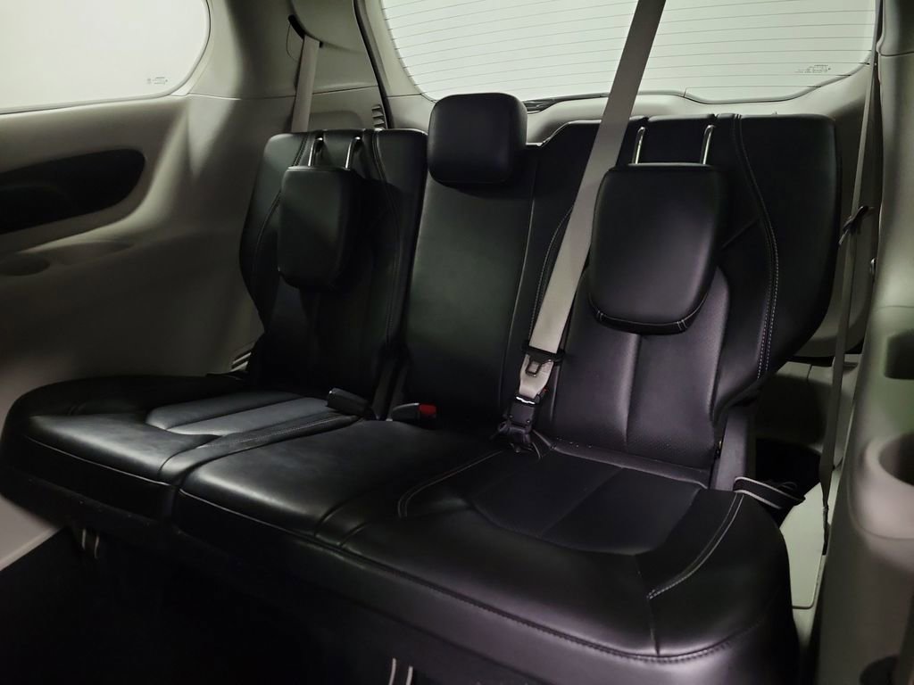 Used 2024 Chrysler Pacifica Touring-L FWD image 20