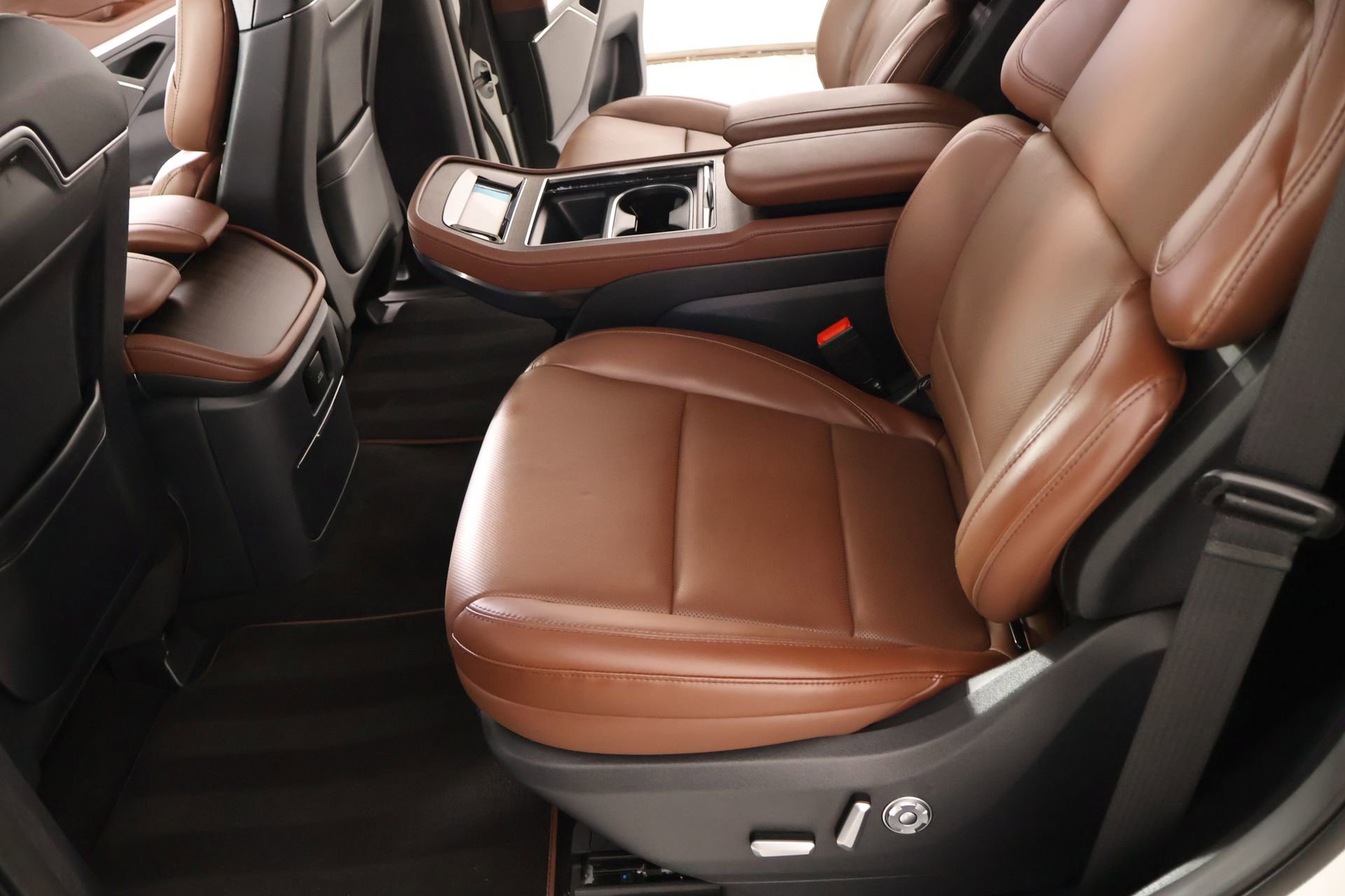 Used 2026 Lincoln Navigator Reserve AWD/4WD image 13