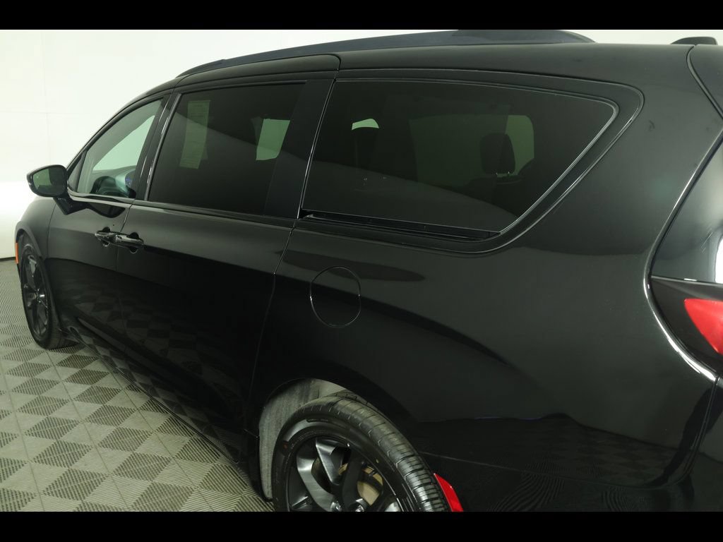 Used 2025 Chrysler Pacifica Limited FWD image 19