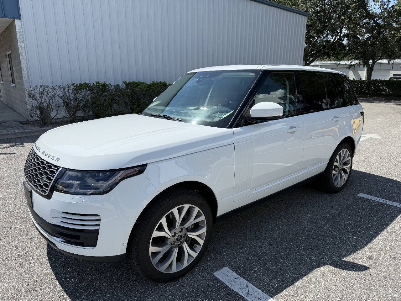 Used 2018 Land Rover Range Rover Supercharged AWD/4WD image 2