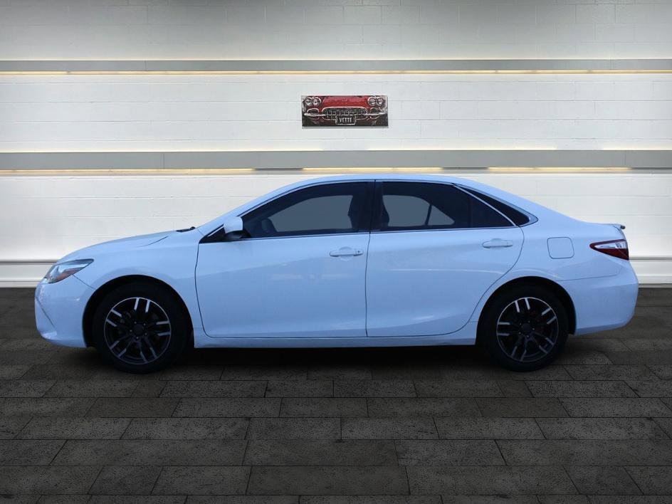 Used 2017 Toyota Camry SE image 4