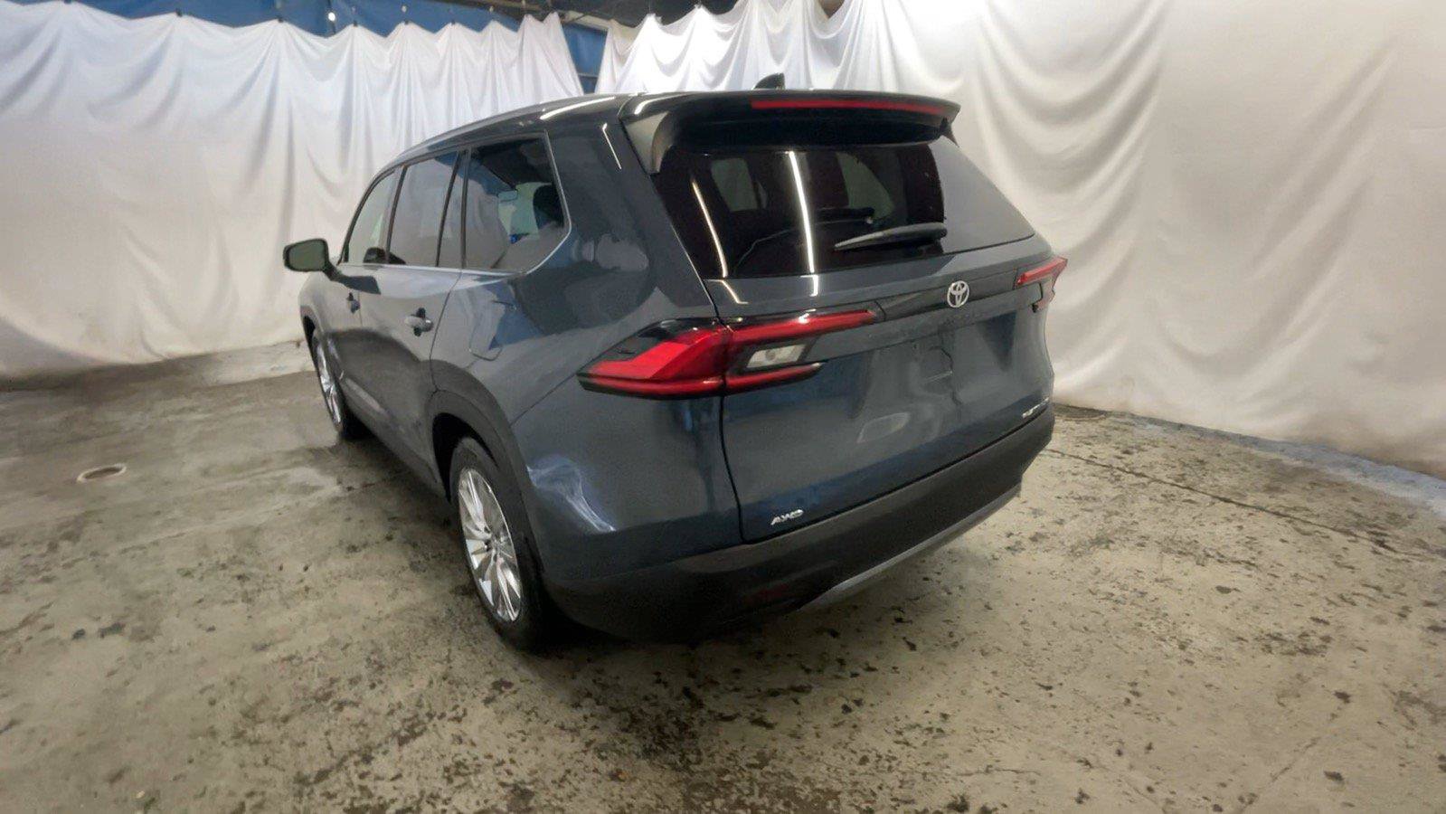 Used 2024 Toyota Grand Highlander AWD image 8