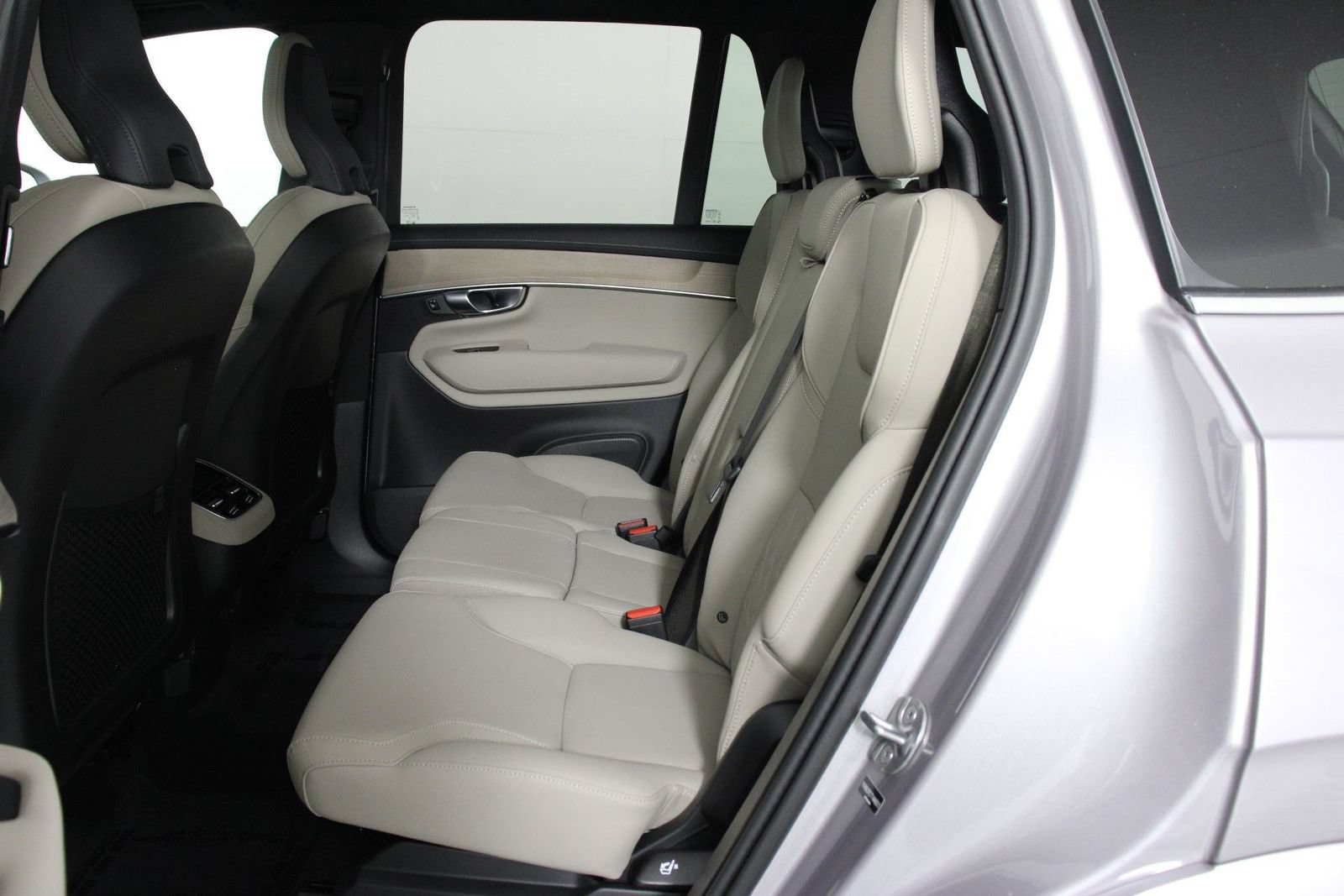 Certified 2026 Volvo XC90 B6 Plus w/ Protection Package Premier AWD/4WD image 32