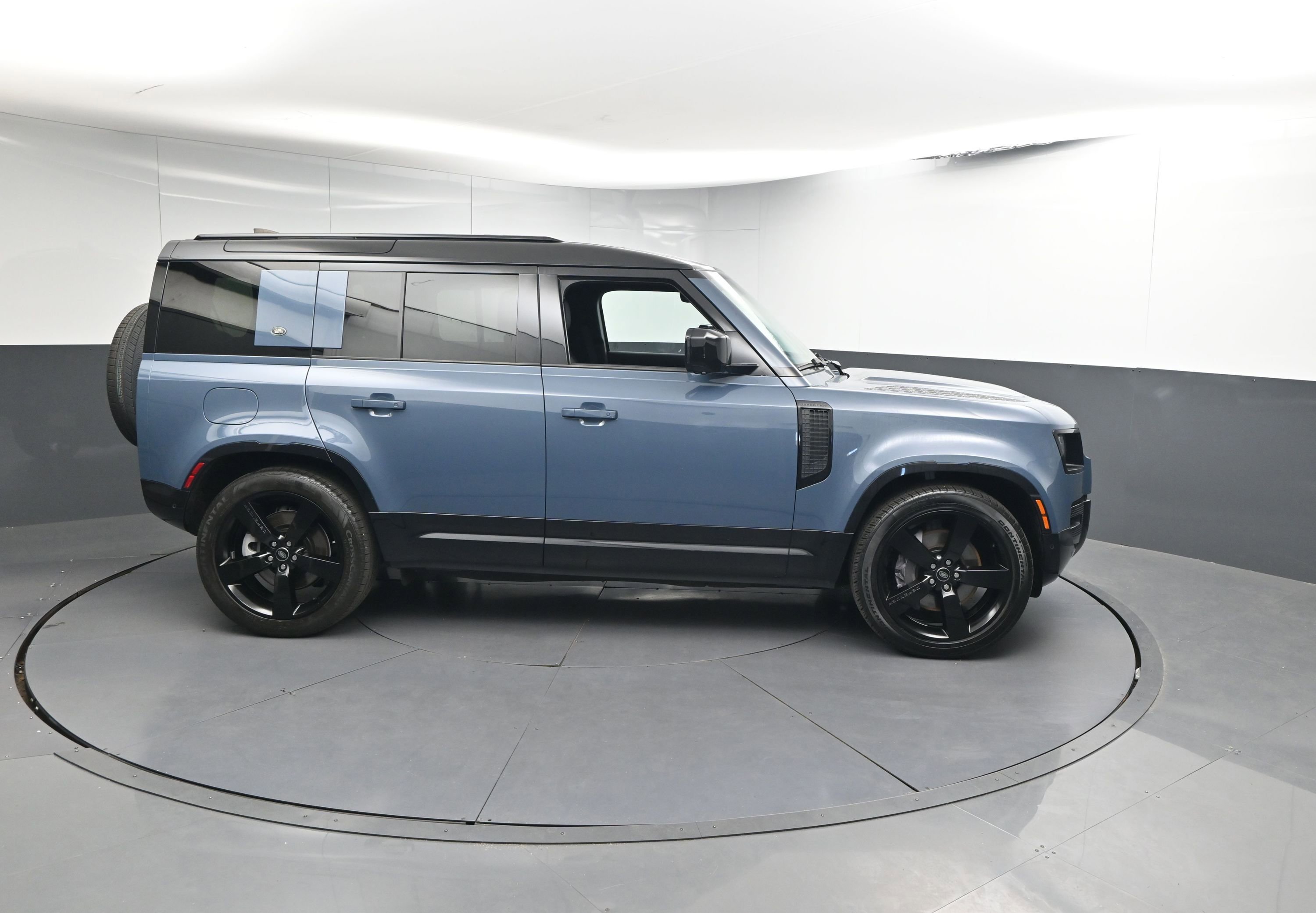 Certified 2023 Land Rover Defender 110 X-Dynamic SE image 26