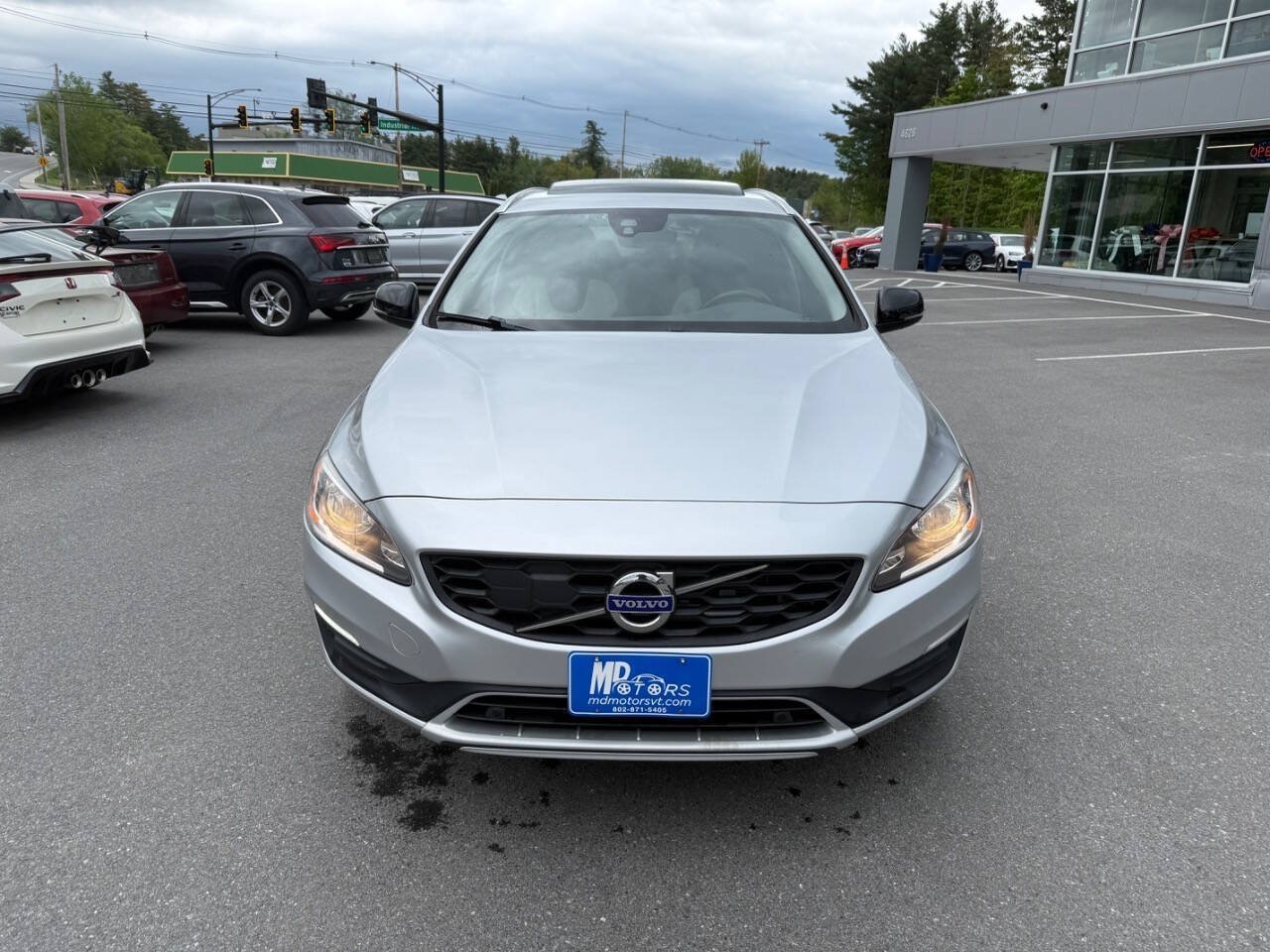 Used 2018 Volvo V60 T5 Cross Country w/ Convenience Package AWD/4WD image 3