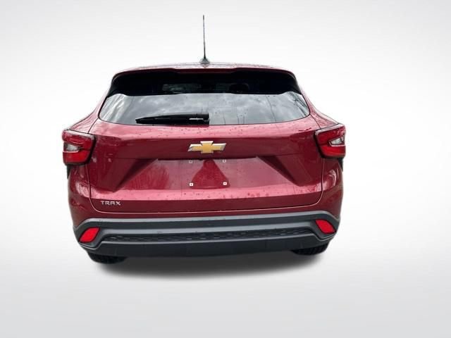 Used 2024 Chevrolet Trax LS w/ LS Convenience Package FWD image 5