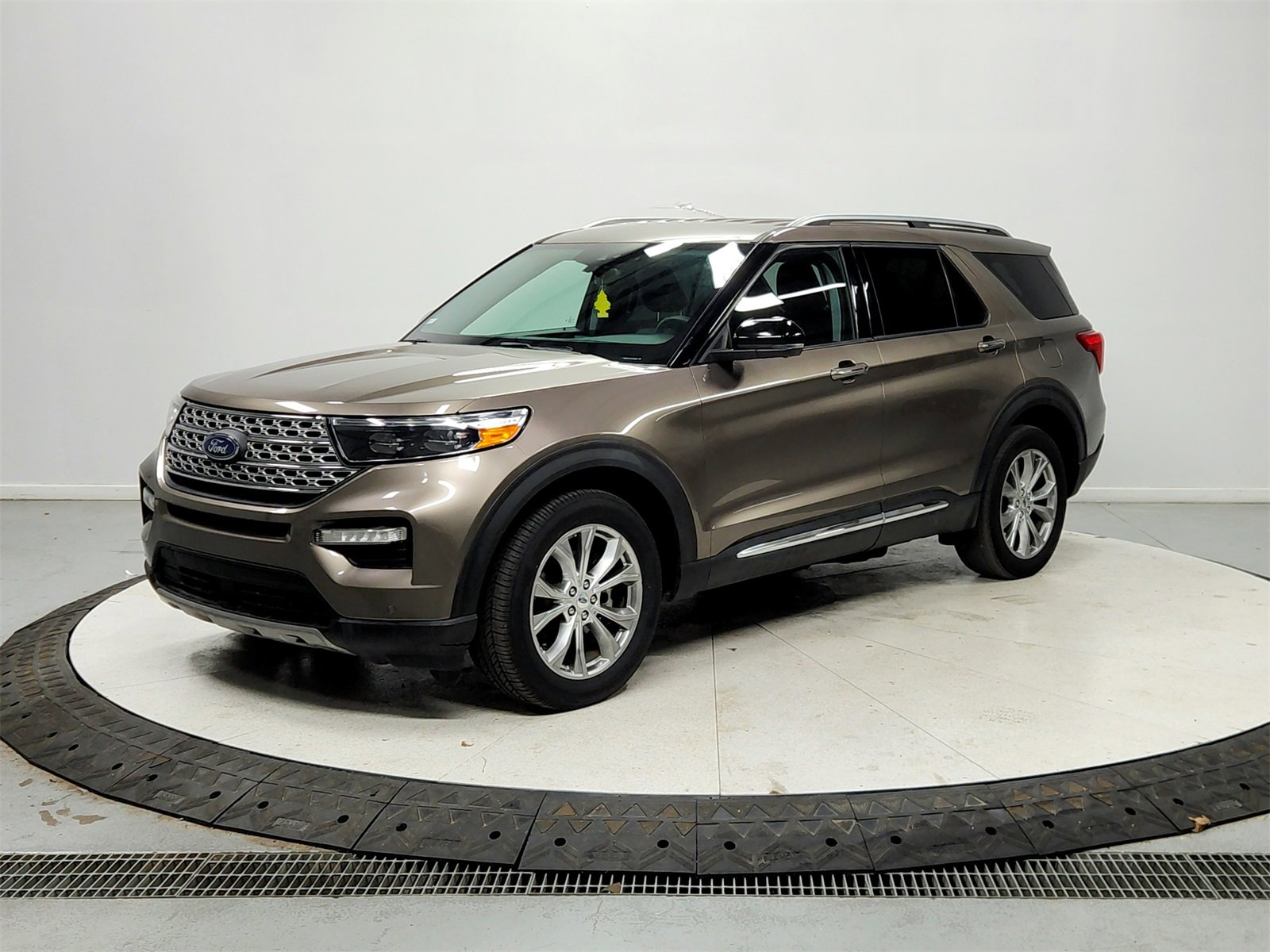 Used 2021 Ford Explorer Limited w/ Equipment Group 301A image 3