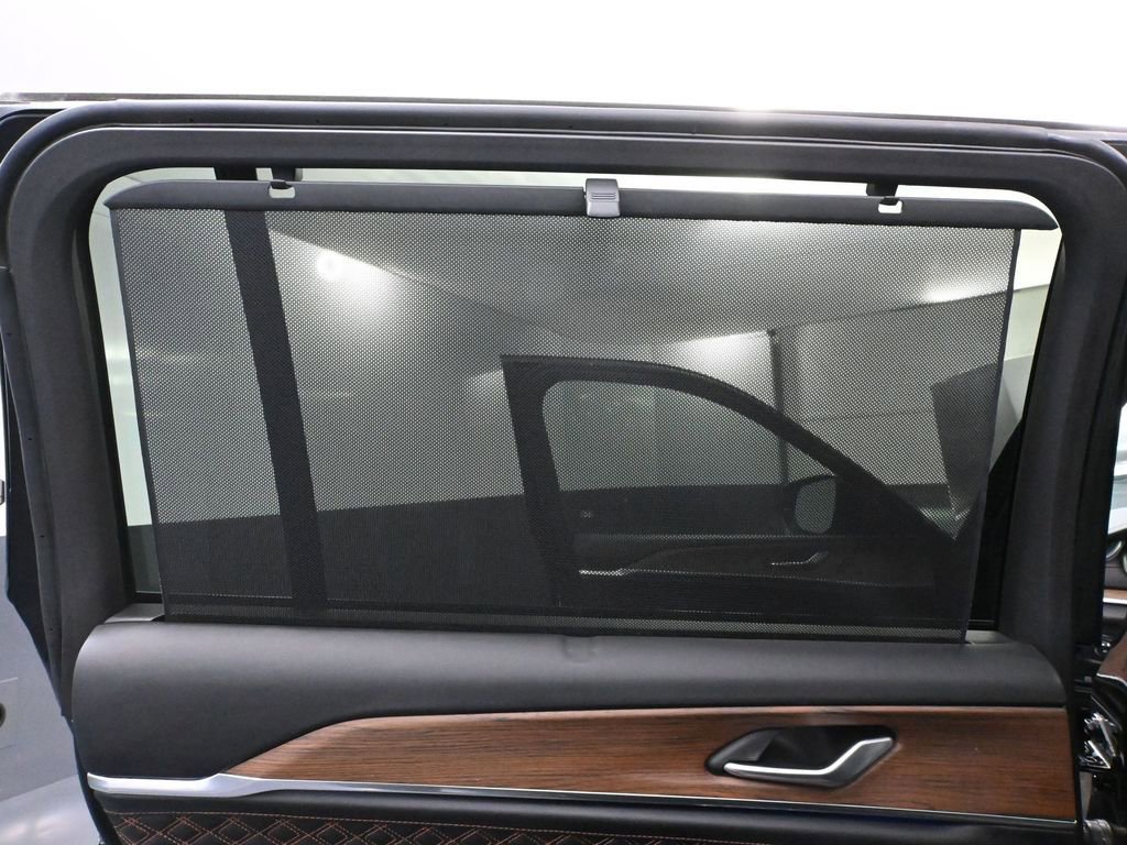 Used 2021 Jeep Grand Cherokee L Summit w/ Luxury Tech Group V image 40