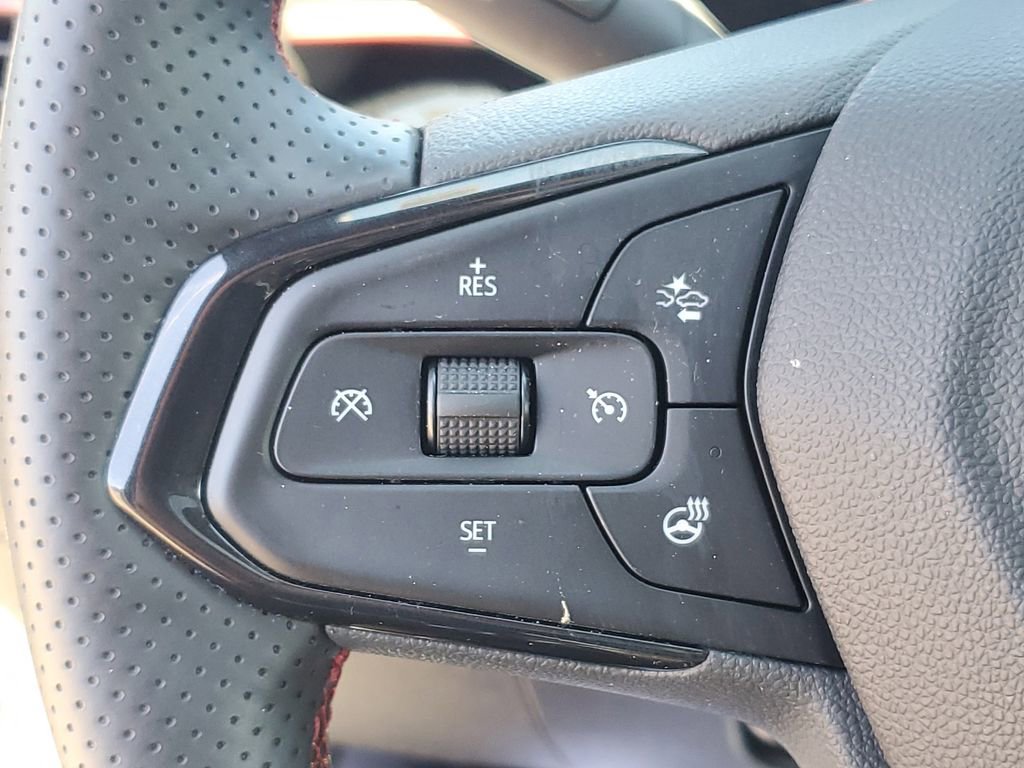 Used 2025 Chevrolet Trax RS w/ Sunroof Package FWD image 12