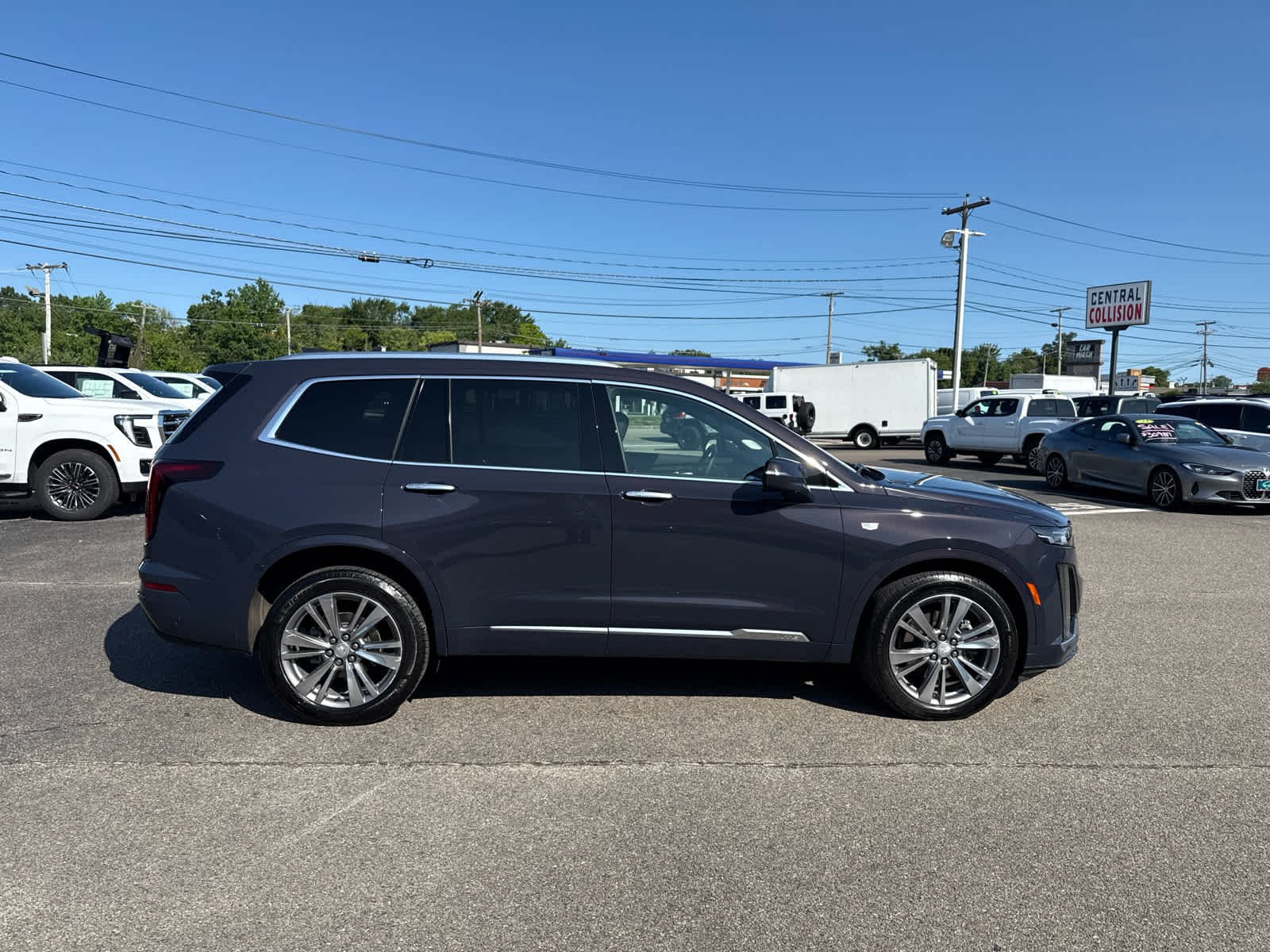 Used 2024 Cadillac XT6 Premium Luxury AWD/4WD image 6