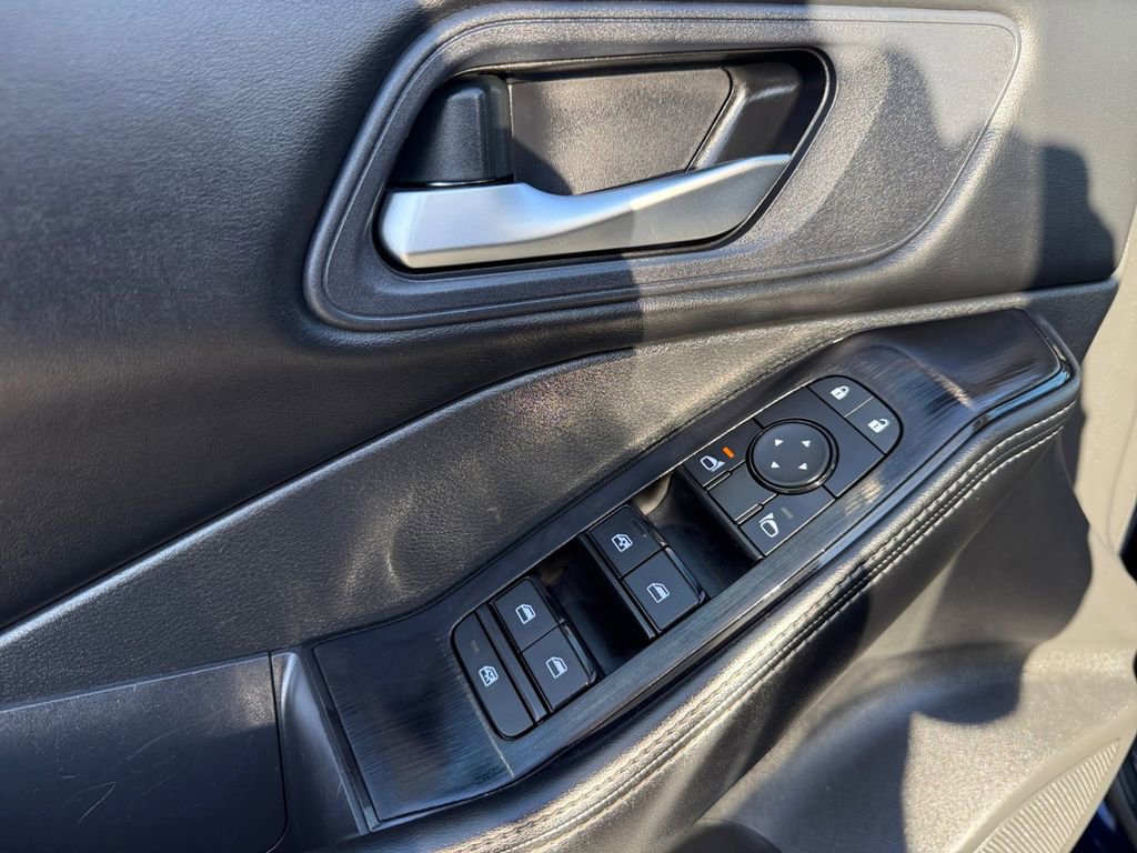 Used 2024 Nissan Rogue SV image 16