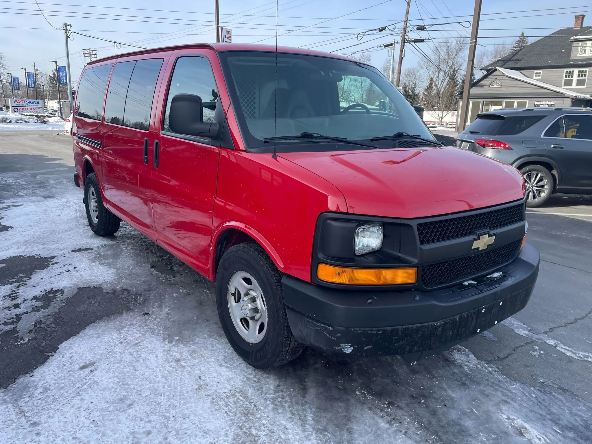 Used 2007 Chevrolet Express 1500 AWD image 2