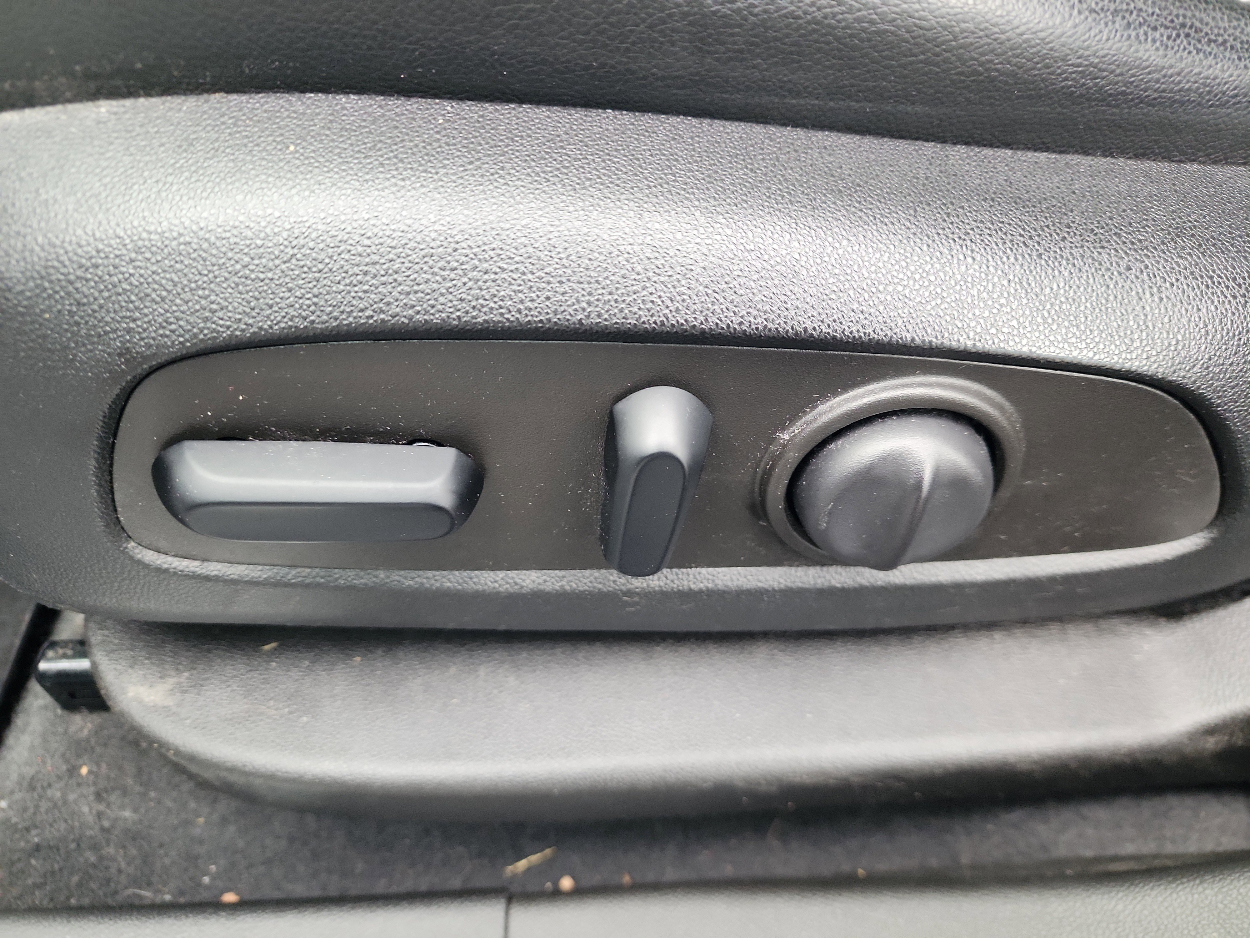 Certified 2022 GMC Acadia SLT w/ Elevation Edition image 12