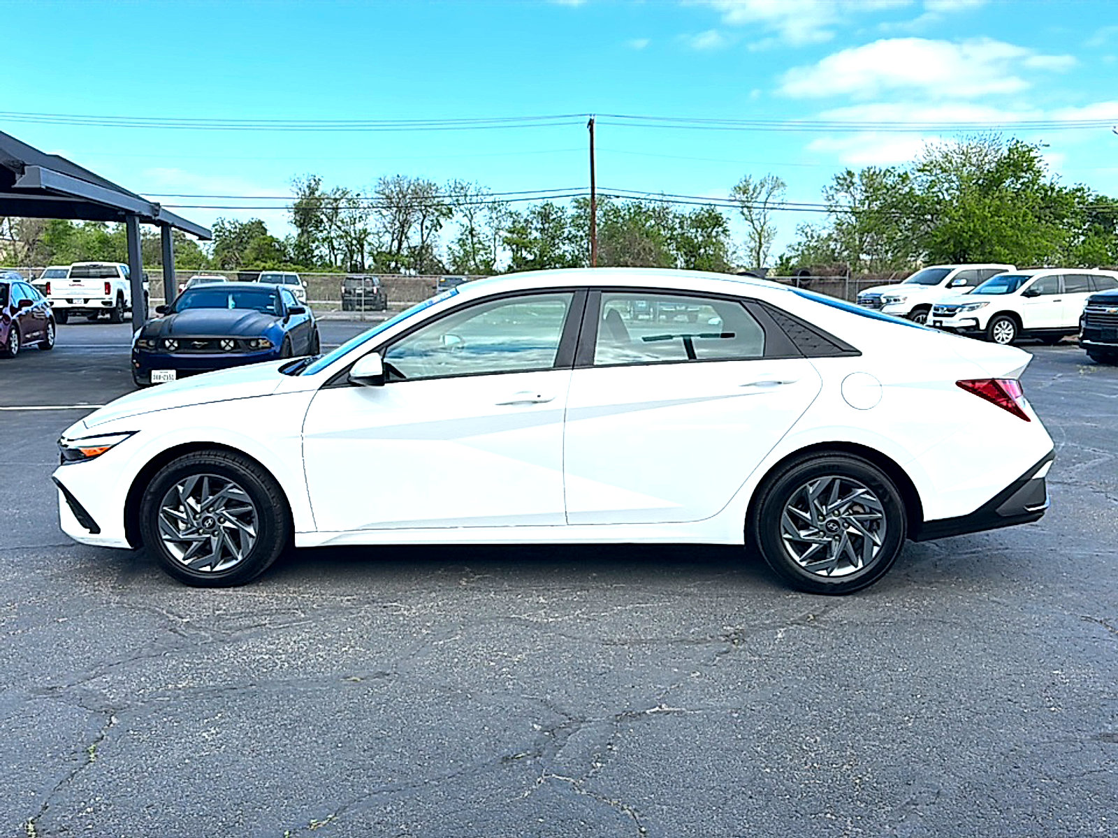Used 2024 Hyundai Elantra SEL FWD image 5