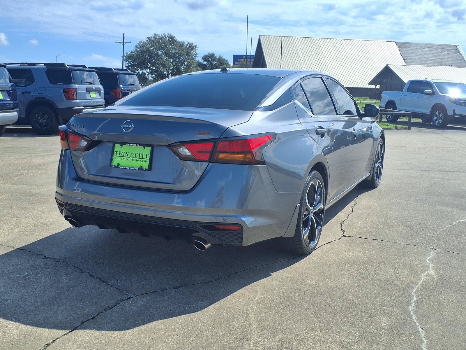 Used 2024 Nissan Altima 2.5 SR w/ SR Premium Package FWD image 4