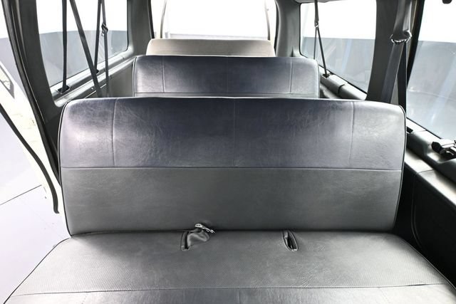 Used 1995 Ford E-150 and Econoline 150 Club Wagon RWD image 27