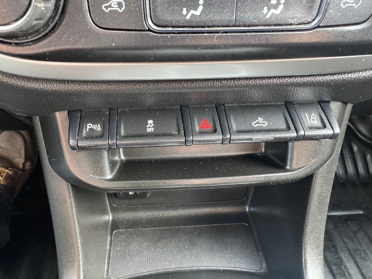 Used 2022 Chevrolet Colorado LT w/ Fleet Safety Package image 13
