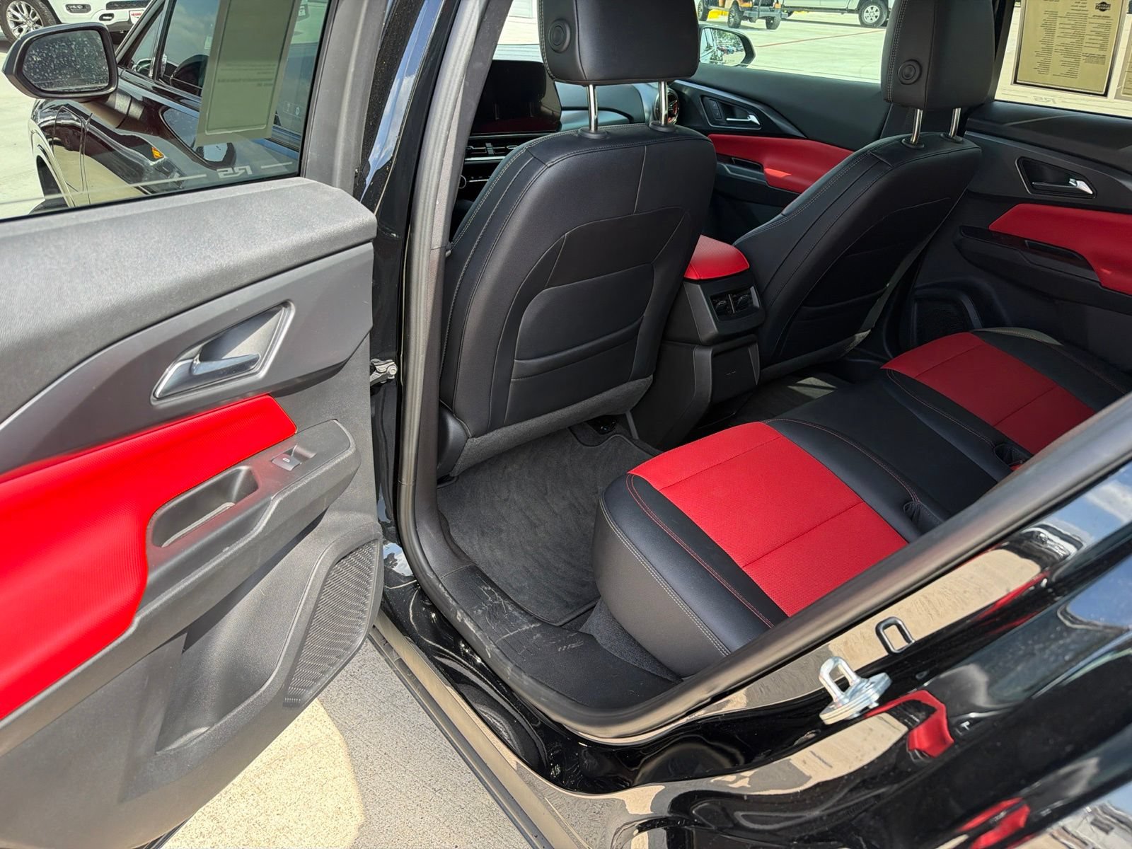 Used 2025 Chevrolet Equinox EV RS FWD image 13