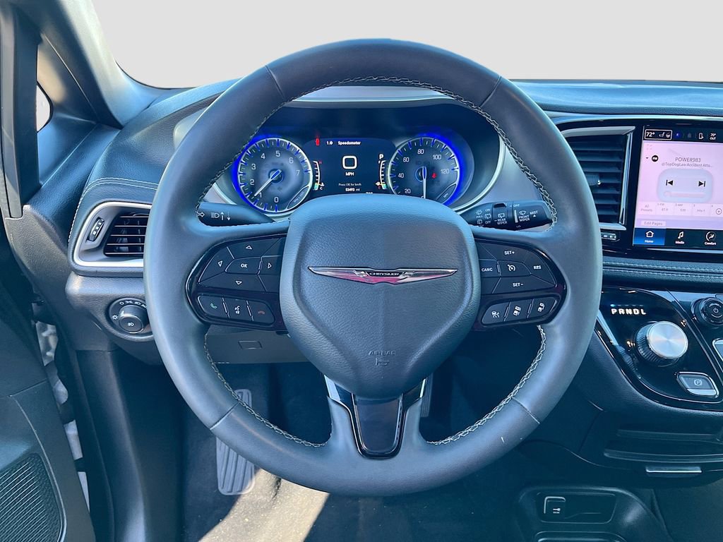 Used 2023 Chrysler Pacifica Touring image 11
