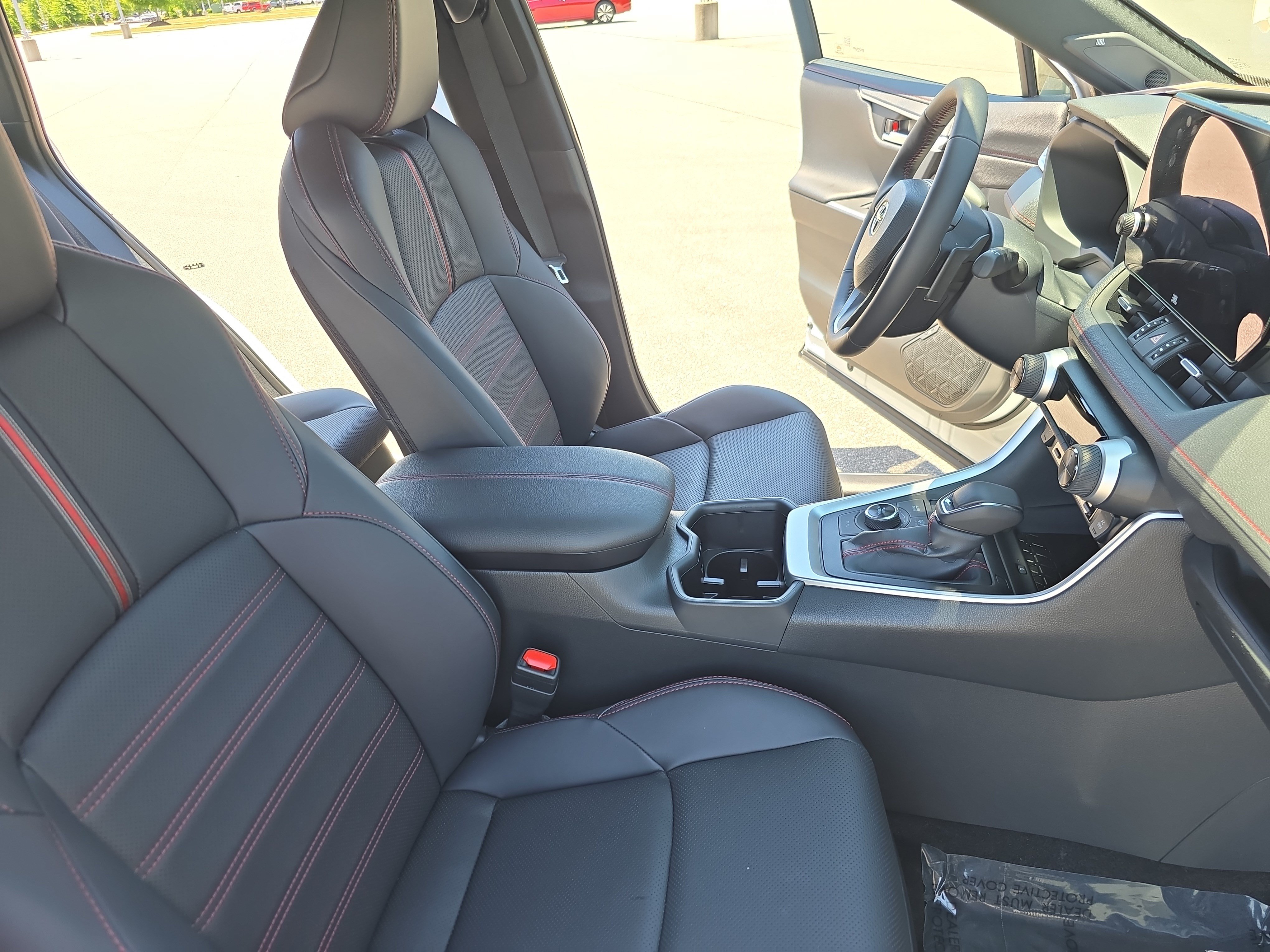 Used 2025 Toyota RAV4 XSE w/ Premium Package AWD/4WD image 10