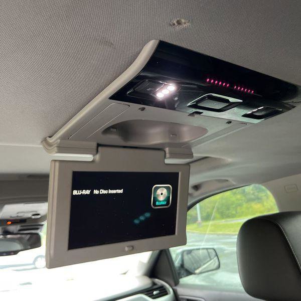 Used 2016 Chevrolet Suburban LTZ image 23