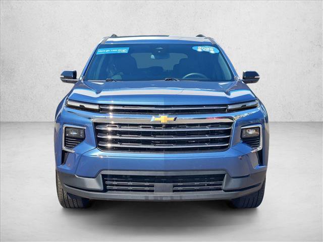Used 2025 Chevrolet Traverse LT w/ Driver Confidence Package FWD image 3