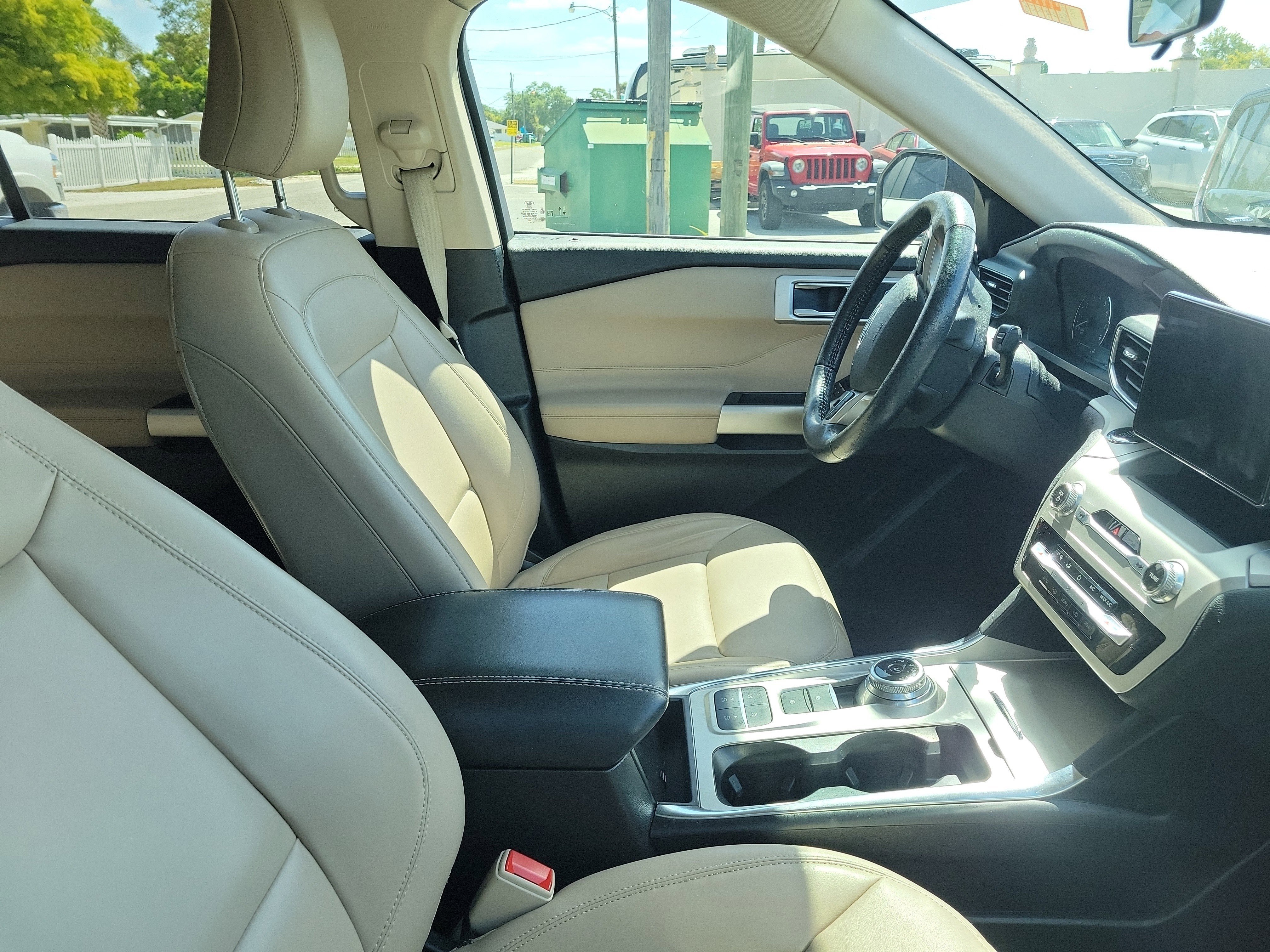Used 2021 Ford Explorer XLT w/ Equipment Group 202A image 10