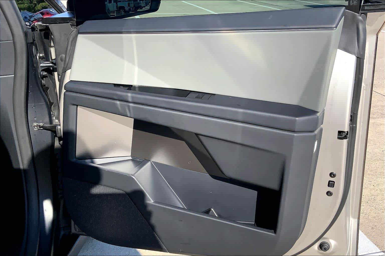 Used 2024 Tesla Cybertruck AWD Crew Cab image 21