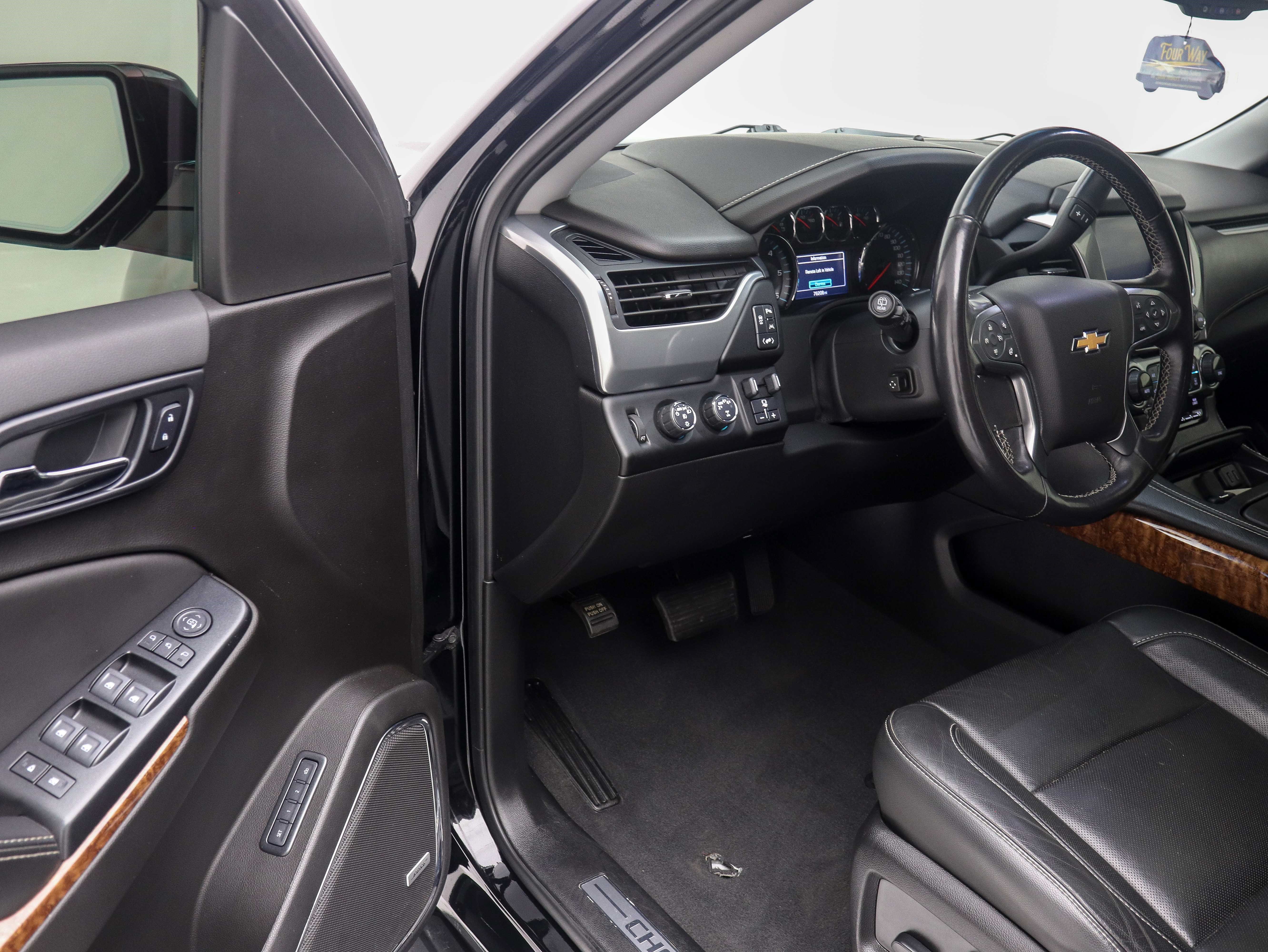 Used 2020 Chevrolet Suburban Premier AWD/4WD image 19