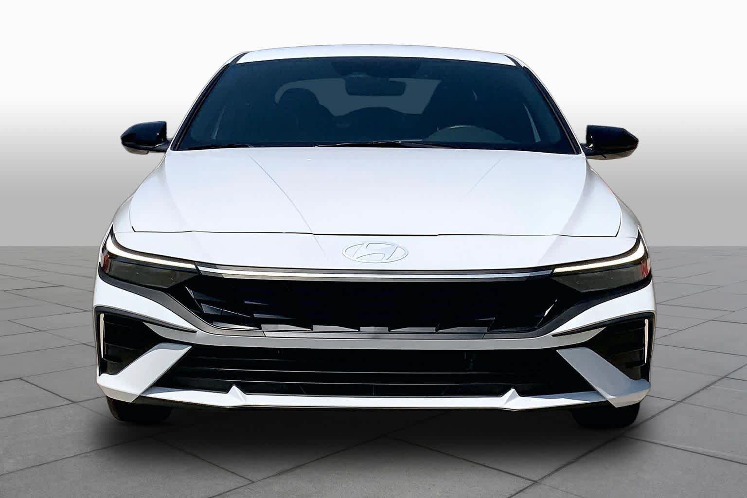 Used 2025 Hyundai Elantra SEL FWD image 4