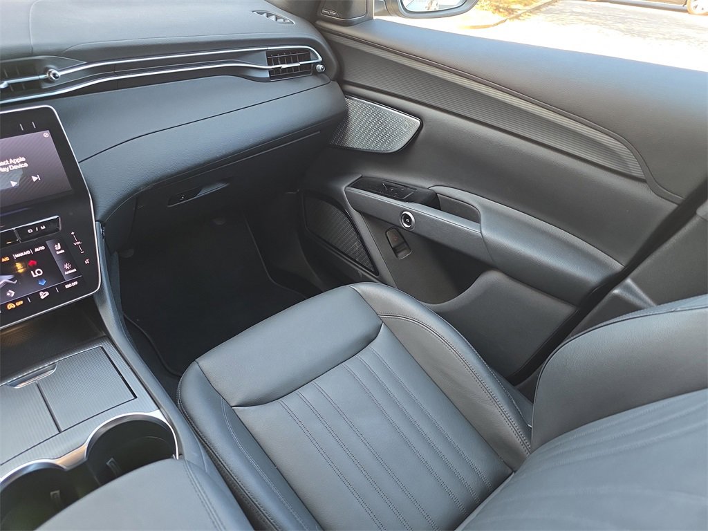 Used 2023 Maserati Grecale GT image 17