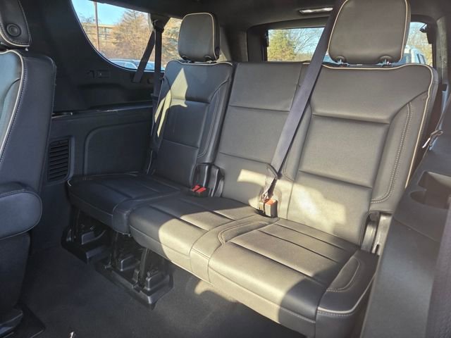 Used 2023 Chevrolet Suburban Premier image 16