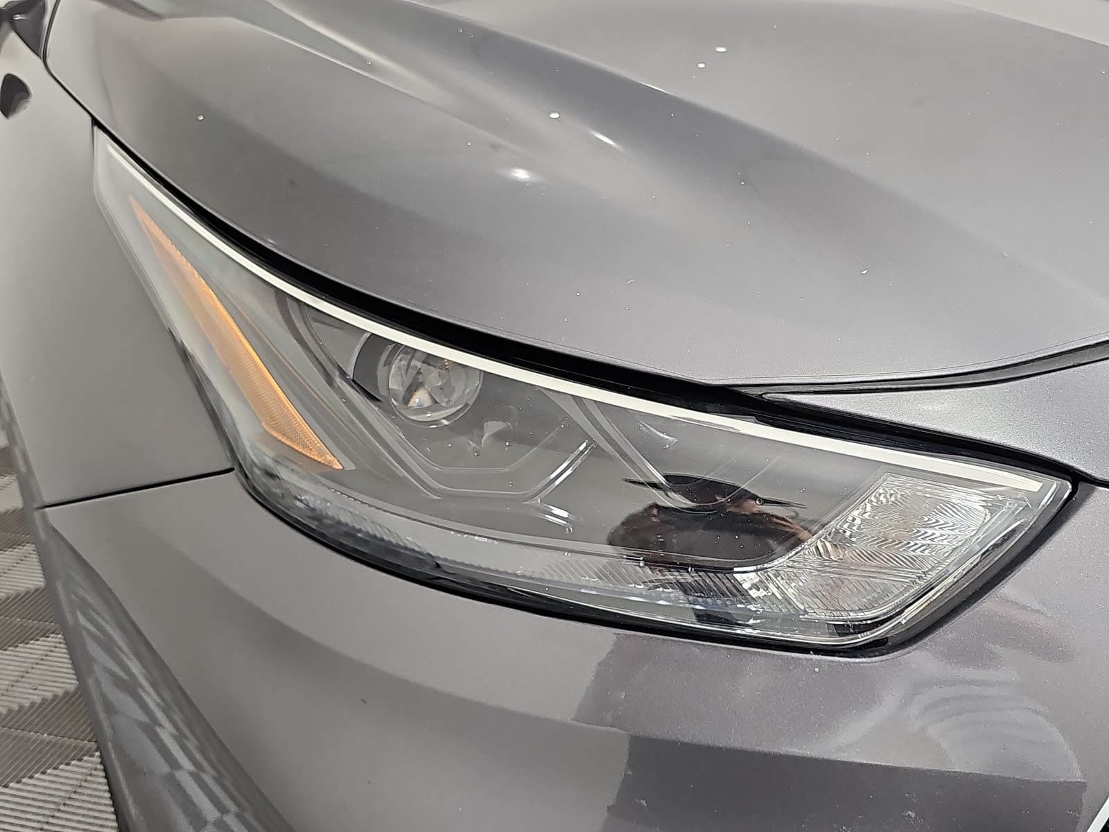 Used 2022 Toyota Highlander LE AWD/4WD image 29